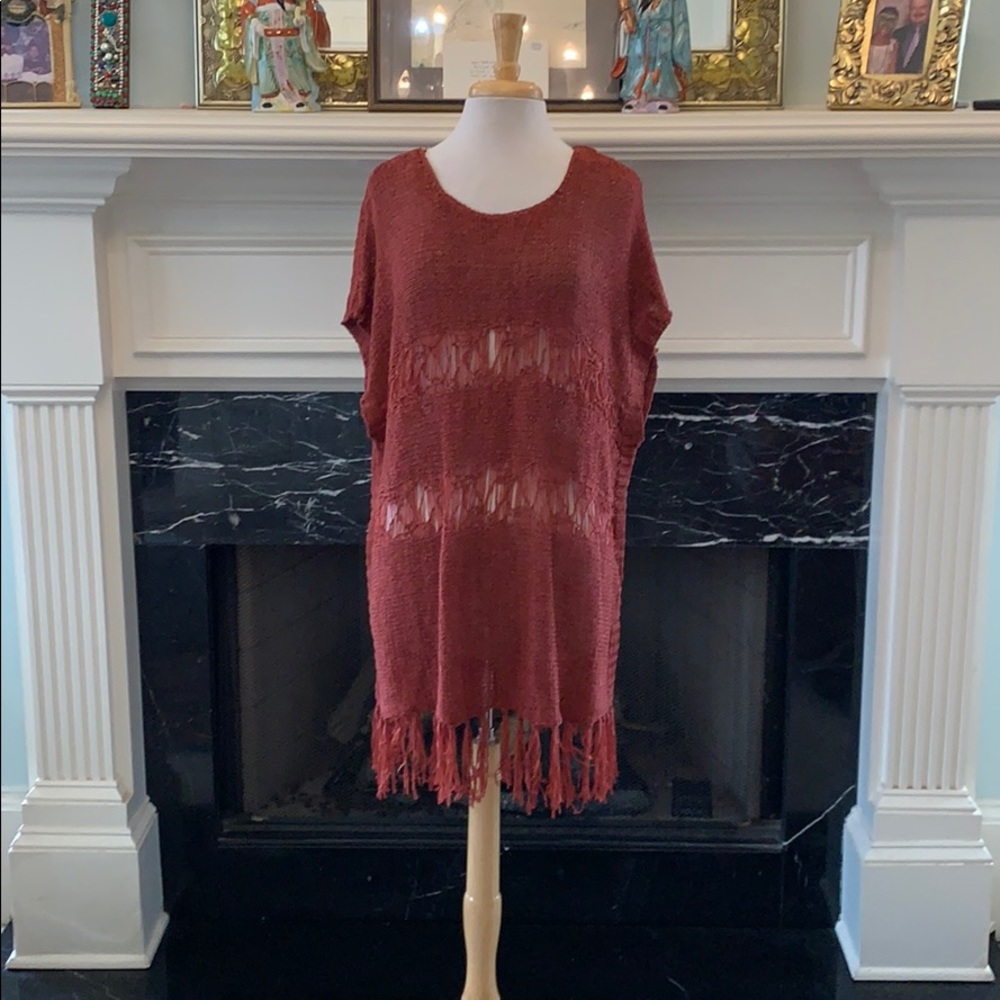Open weave, fringed, rust tunic top